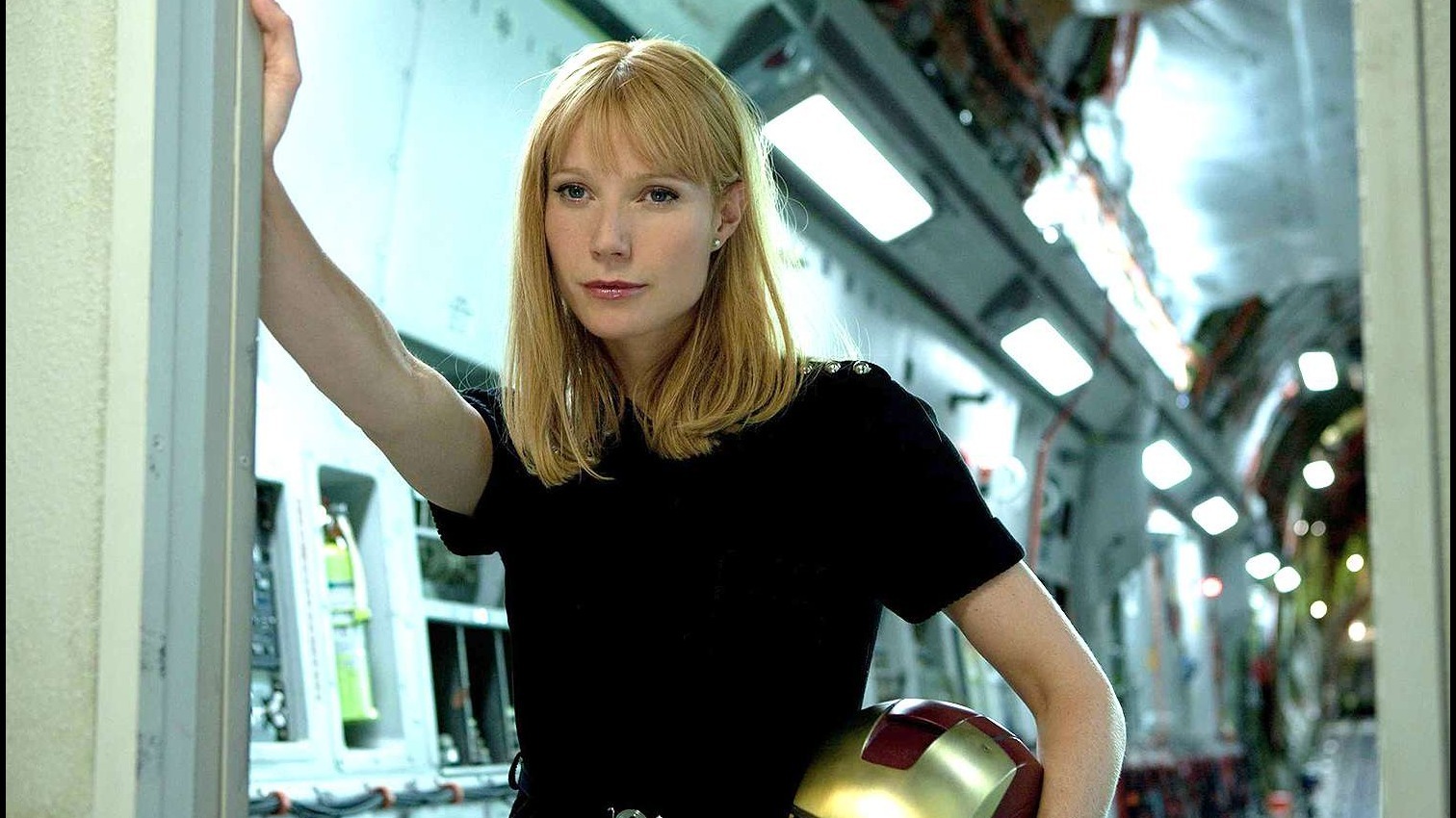 Cropped Gwyneth Paltrow iron man