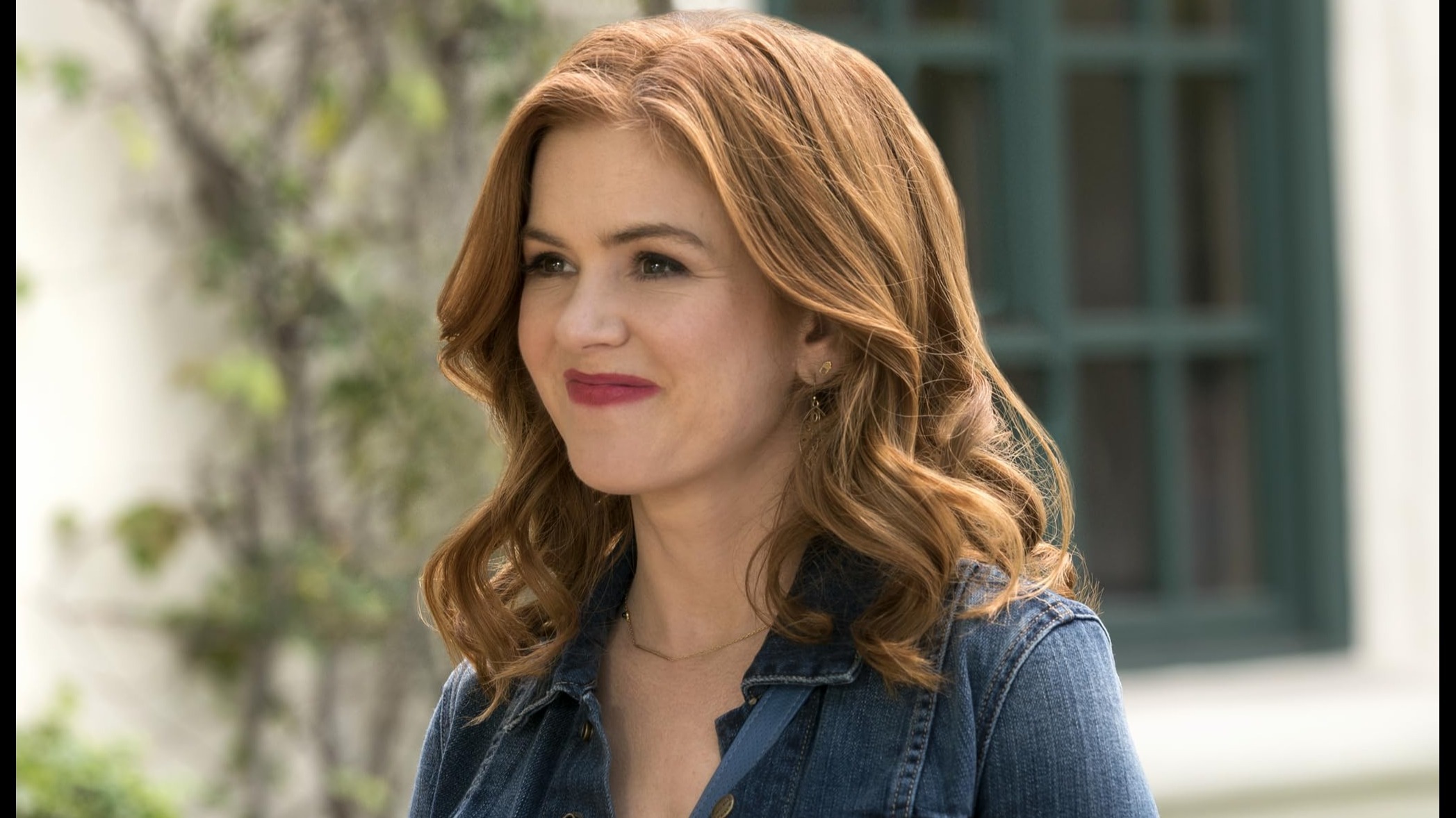 Cropped Isla Fisher