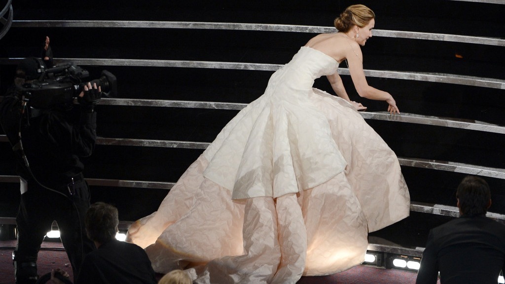Cropped Jennifer Lawrence trips