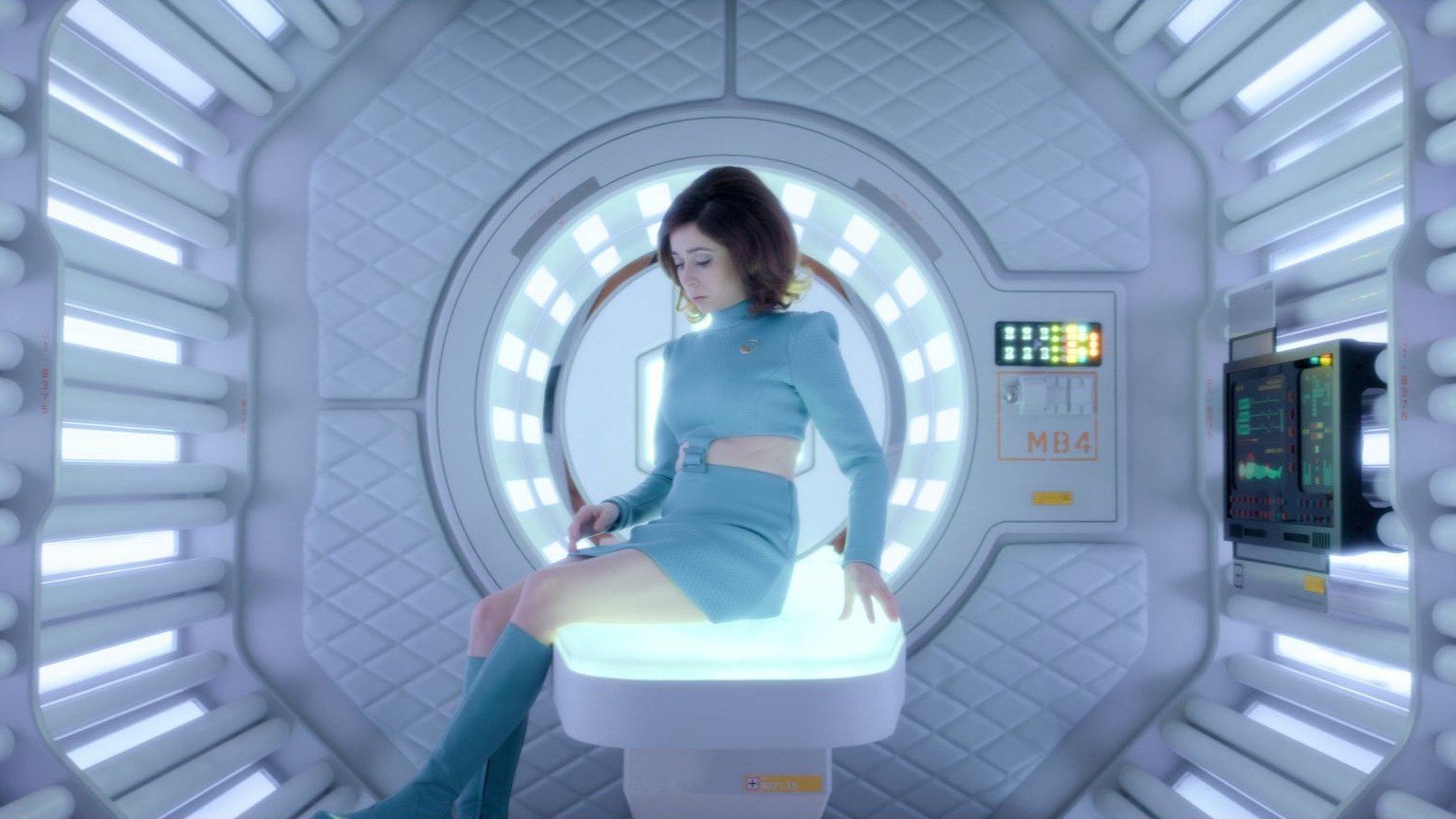 Cropped Nanette Cole Black Mirror