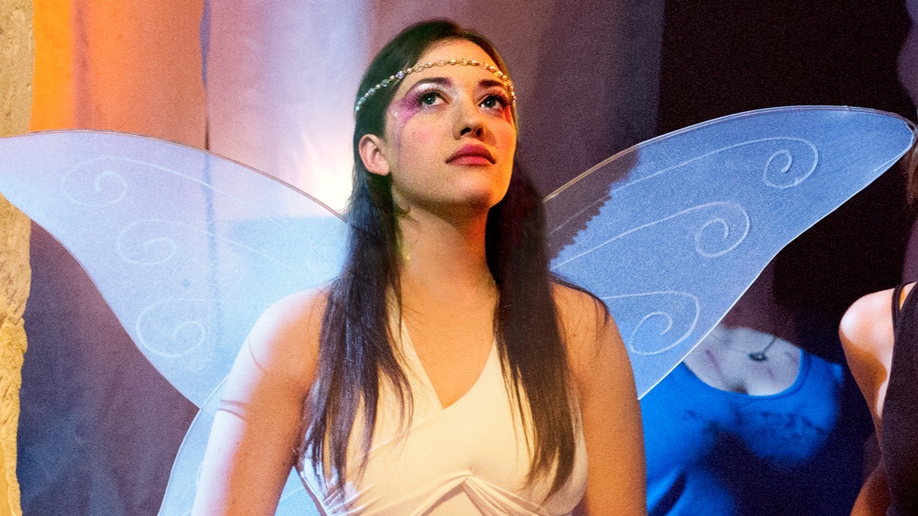 Cropped Renee Yohe To Write Love on Her Arms