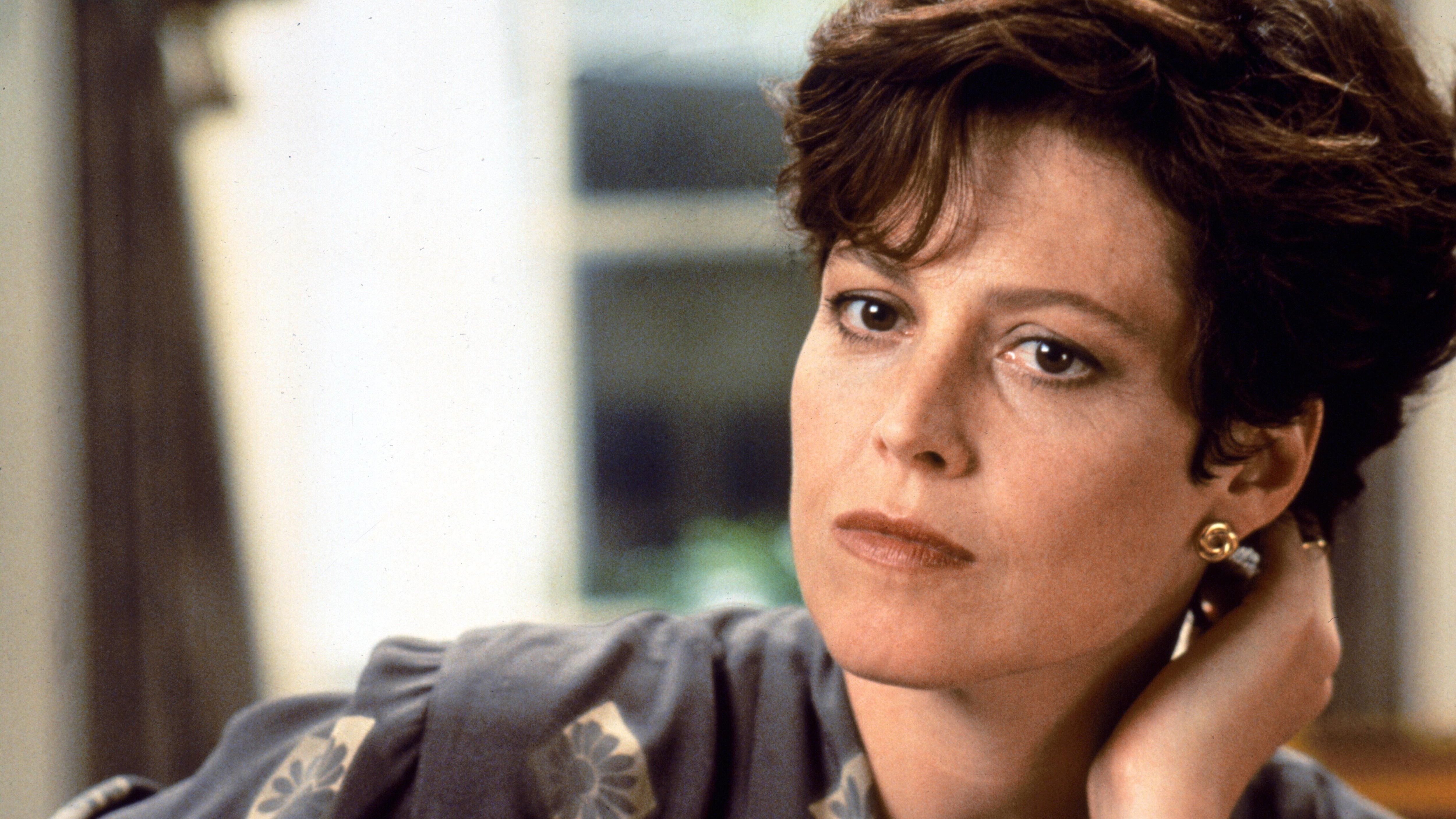 Cropped Sigourney Weaver