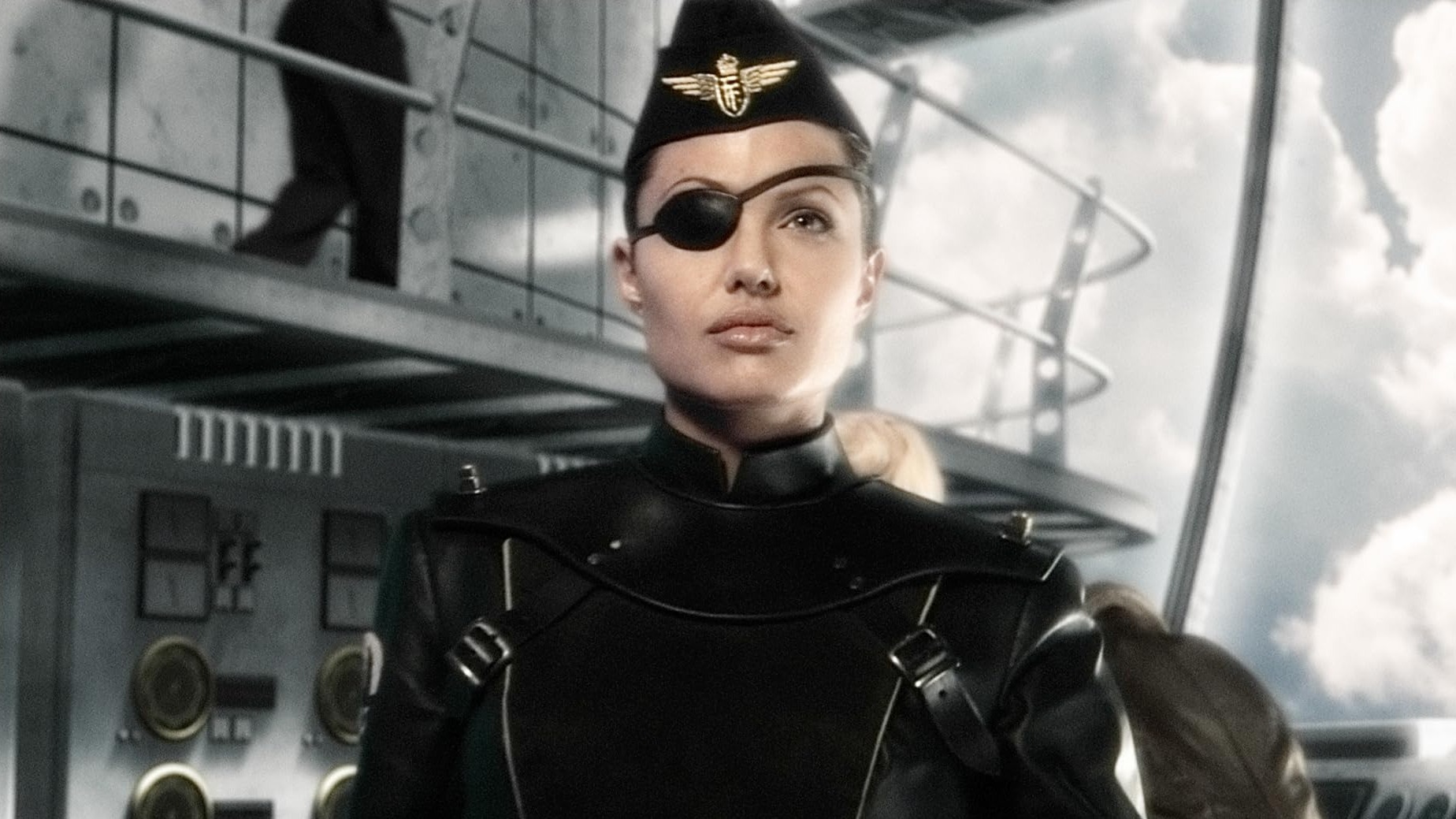 Cropped Sky Captain and the World of Tomorrow