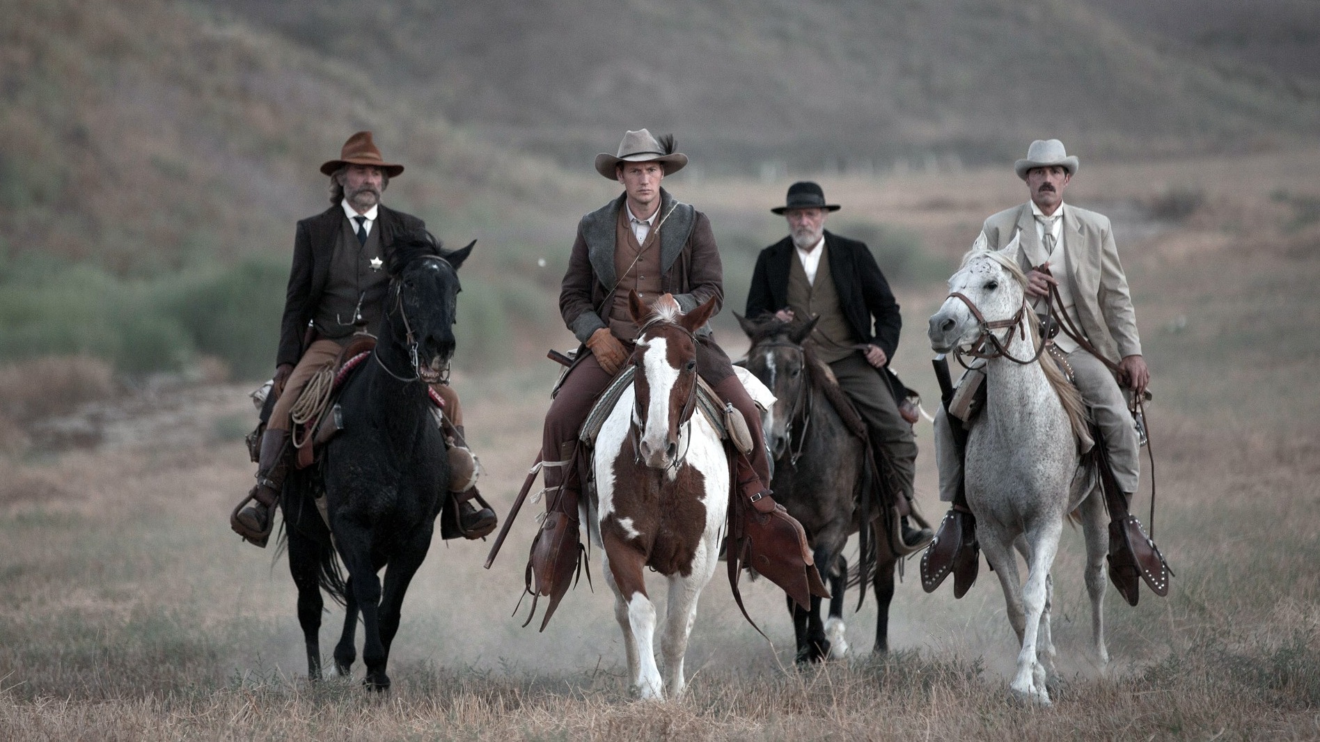 Cropped bone tomahawk 2015