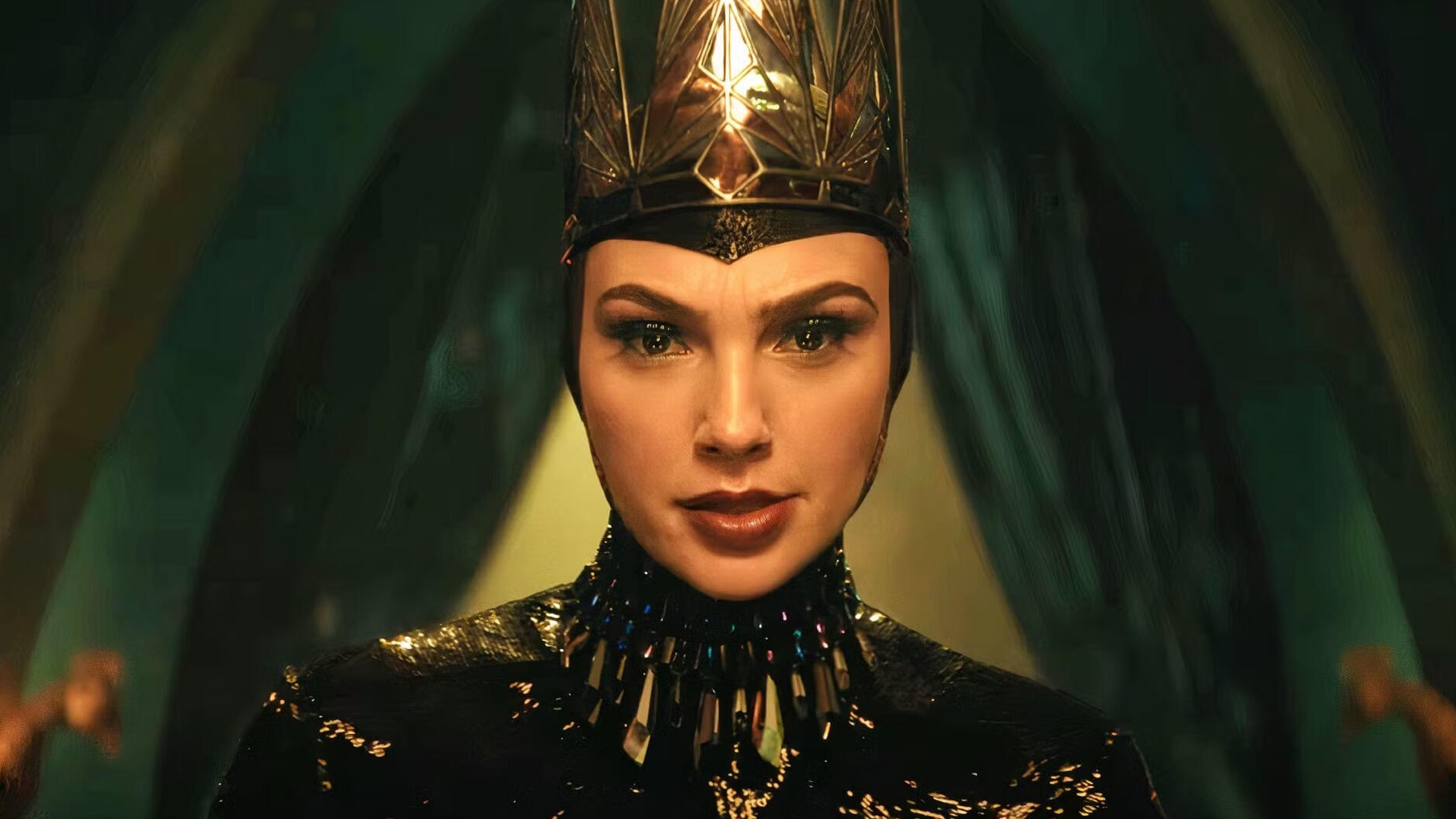 Cropped gal gadot snow white