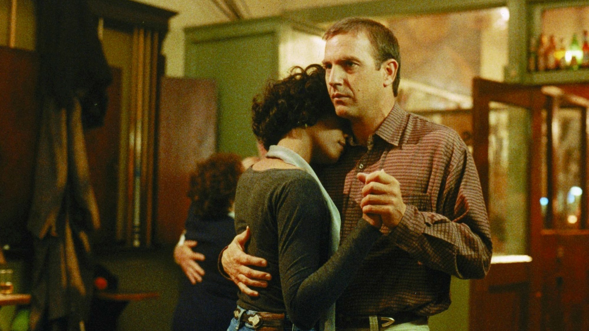 Cropped the bodyguard 1992