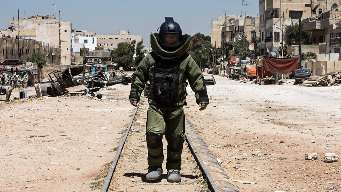 Cropped the hurt locker