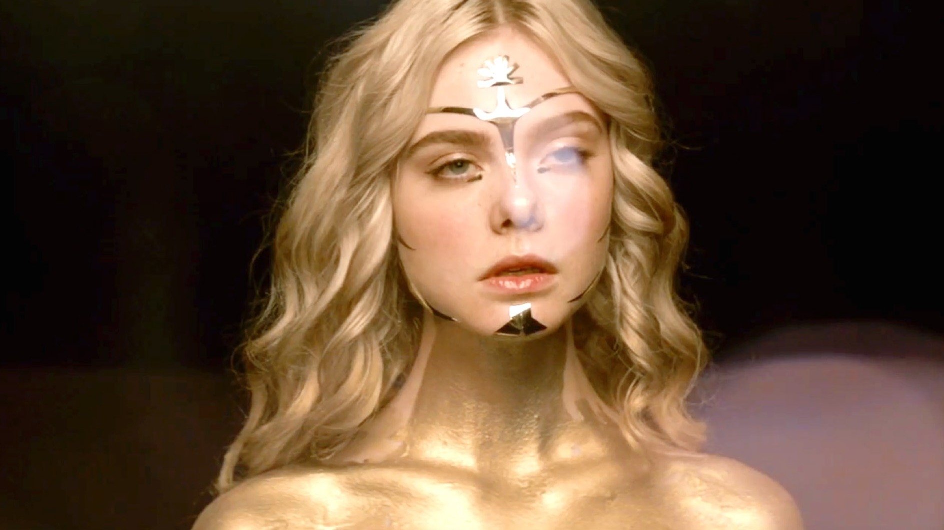 Cropped the neon demon 2016