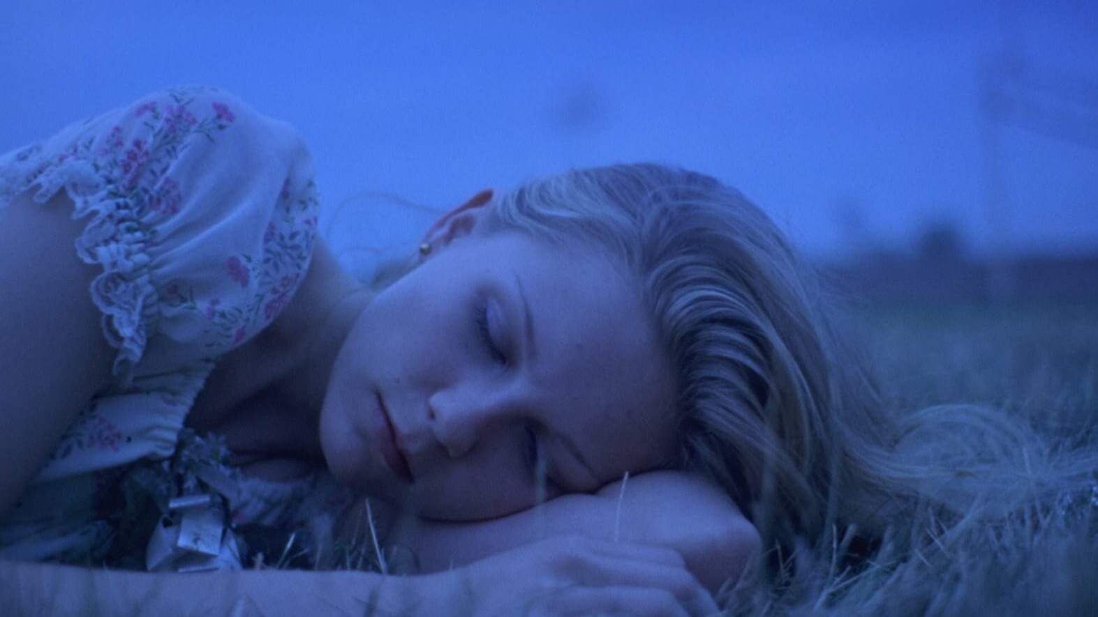 Cropped the virgin suicides 2000