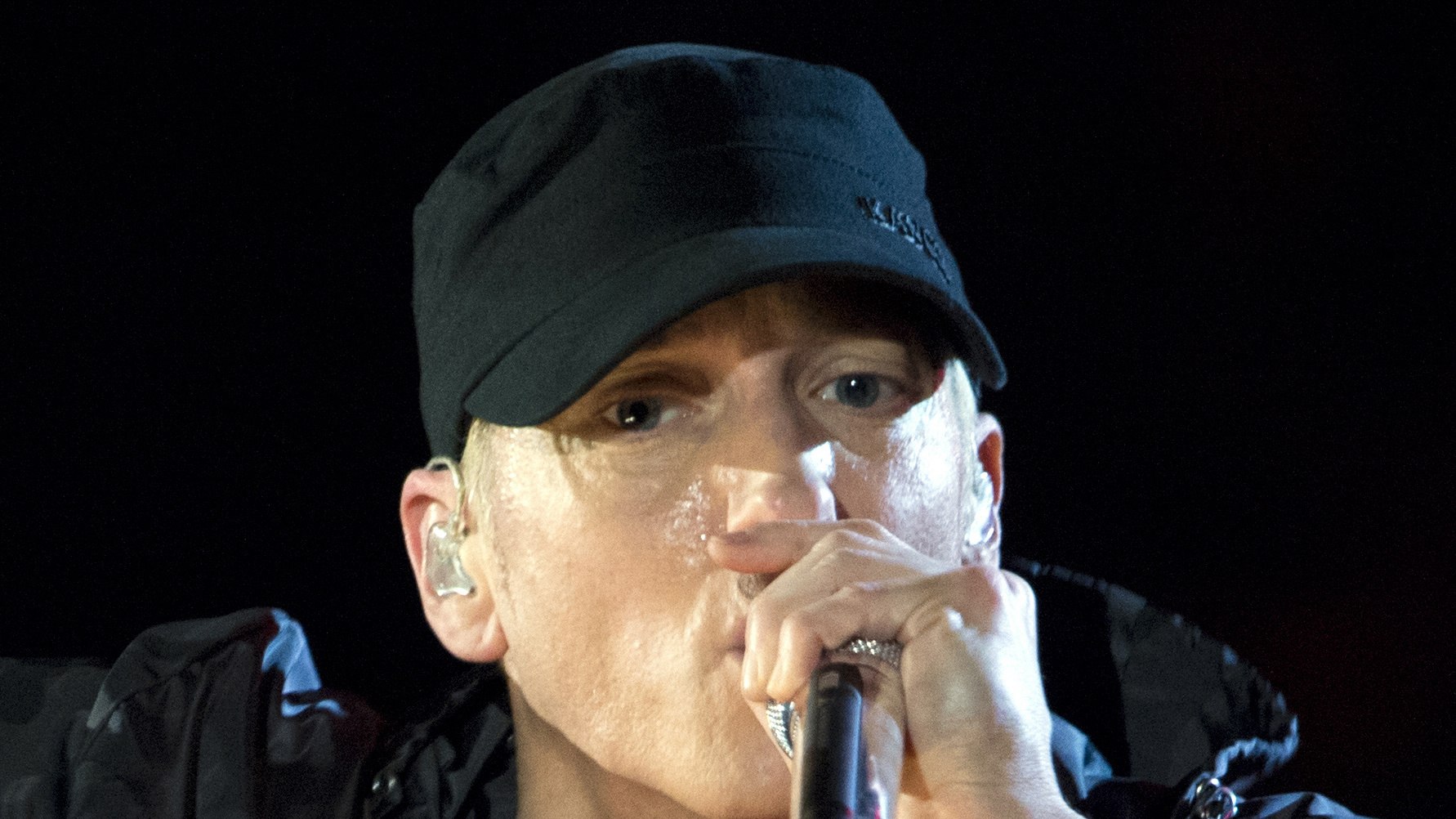 Eminem cropped processed by imagy