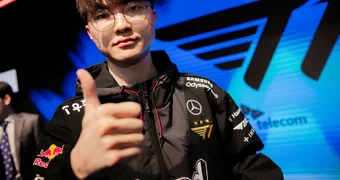 Faker worlds 2023 thumbs up