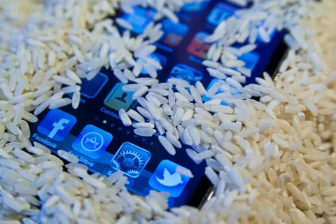 Iphone in rice