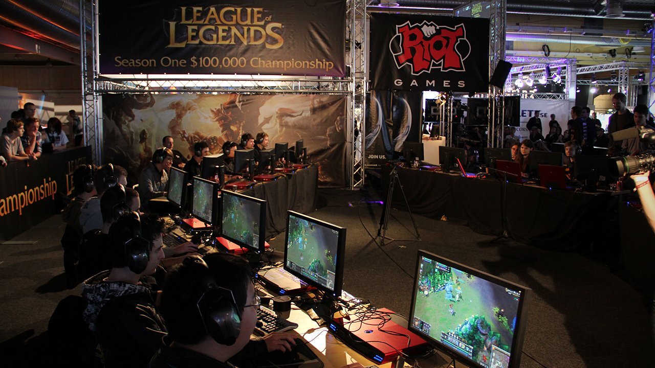 League season 1 worlds