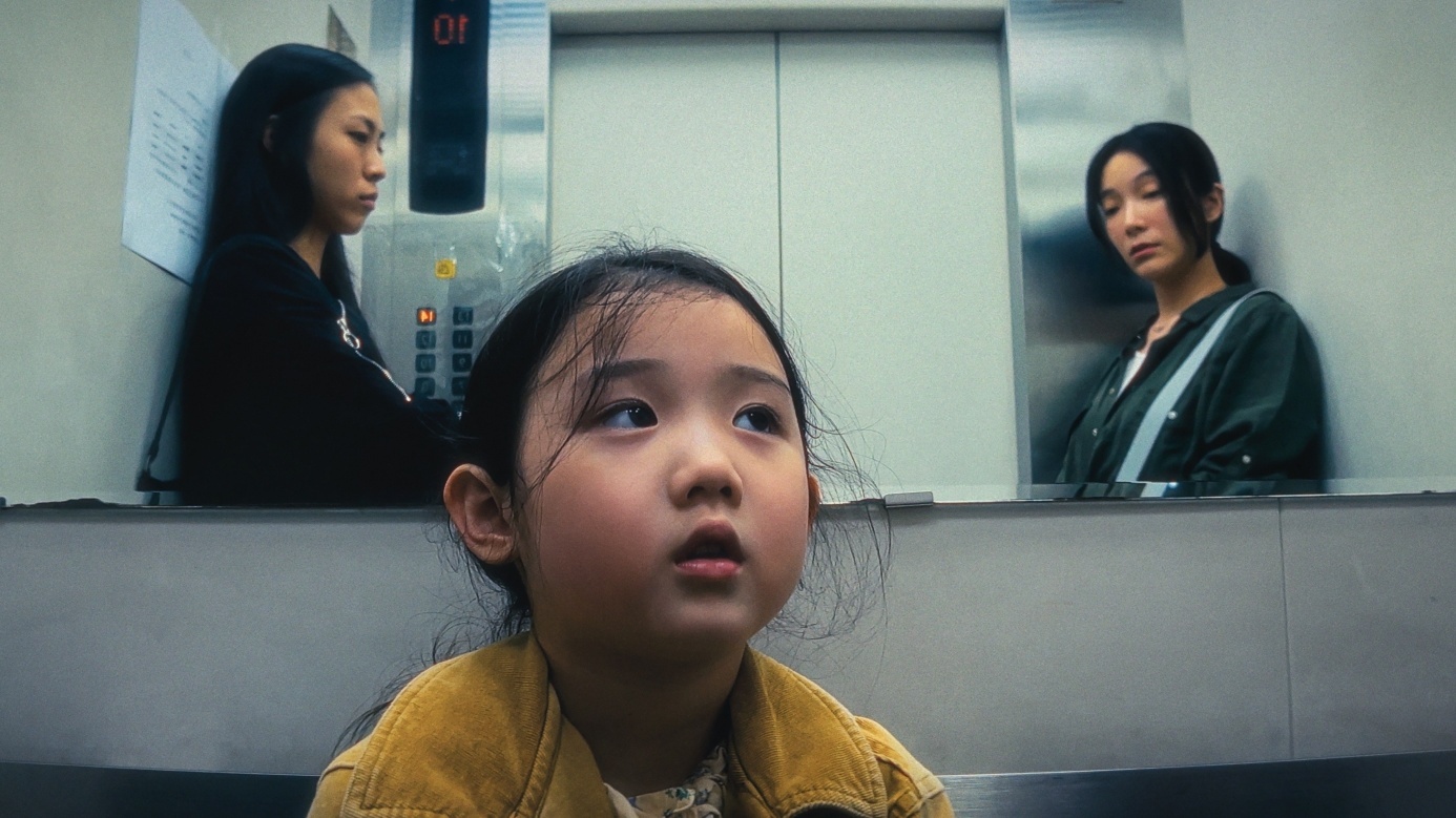 Left handed girl cropped processed by imagy