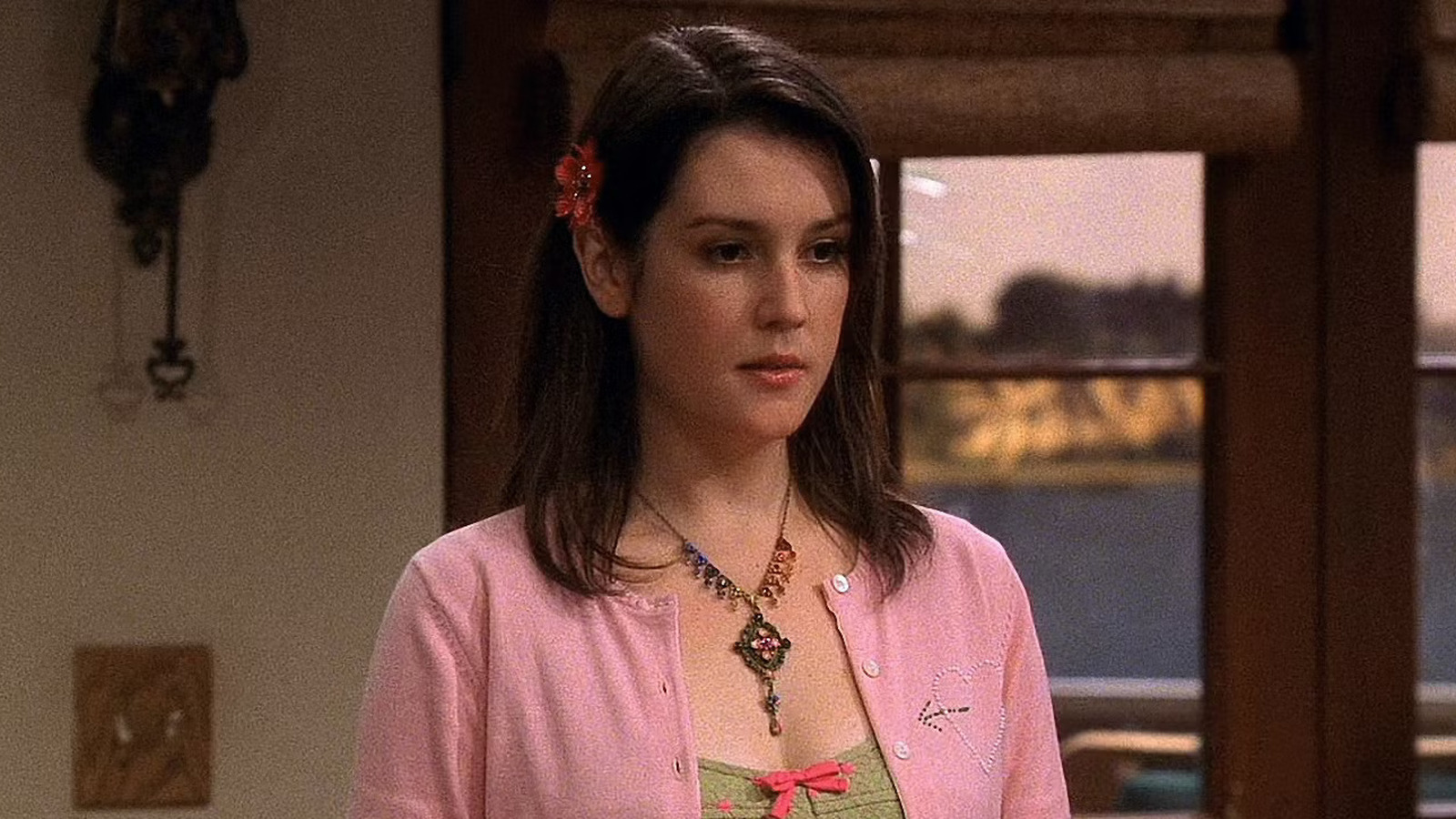 Melanie lynskey two and a half men