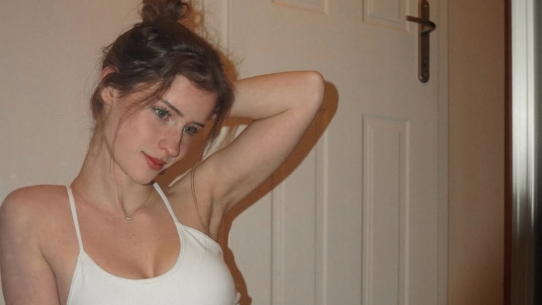 Mira 004 Follow 1080w cropped processed by imagy