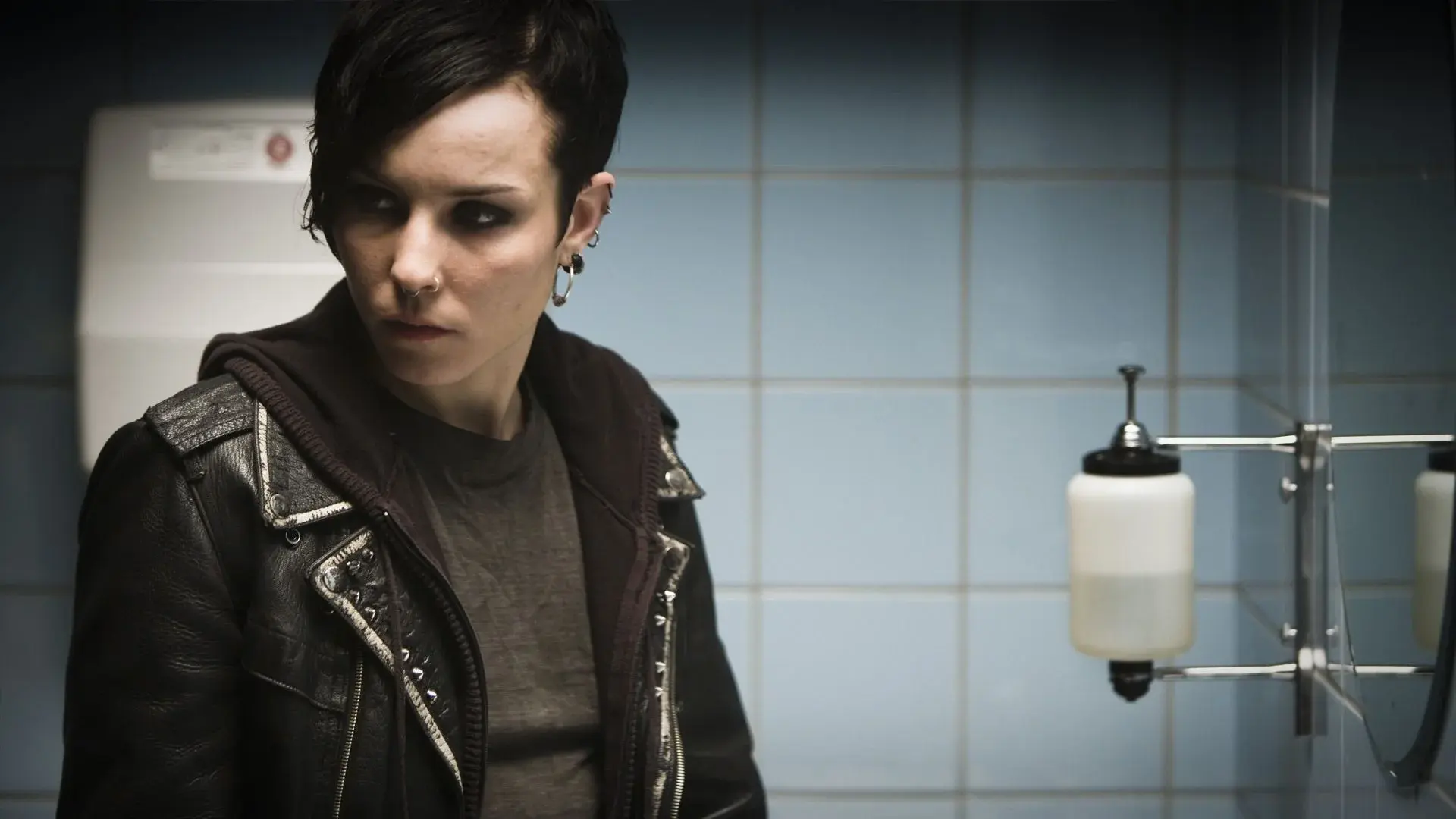 Noomi rapace the girl with the dragon tattoo