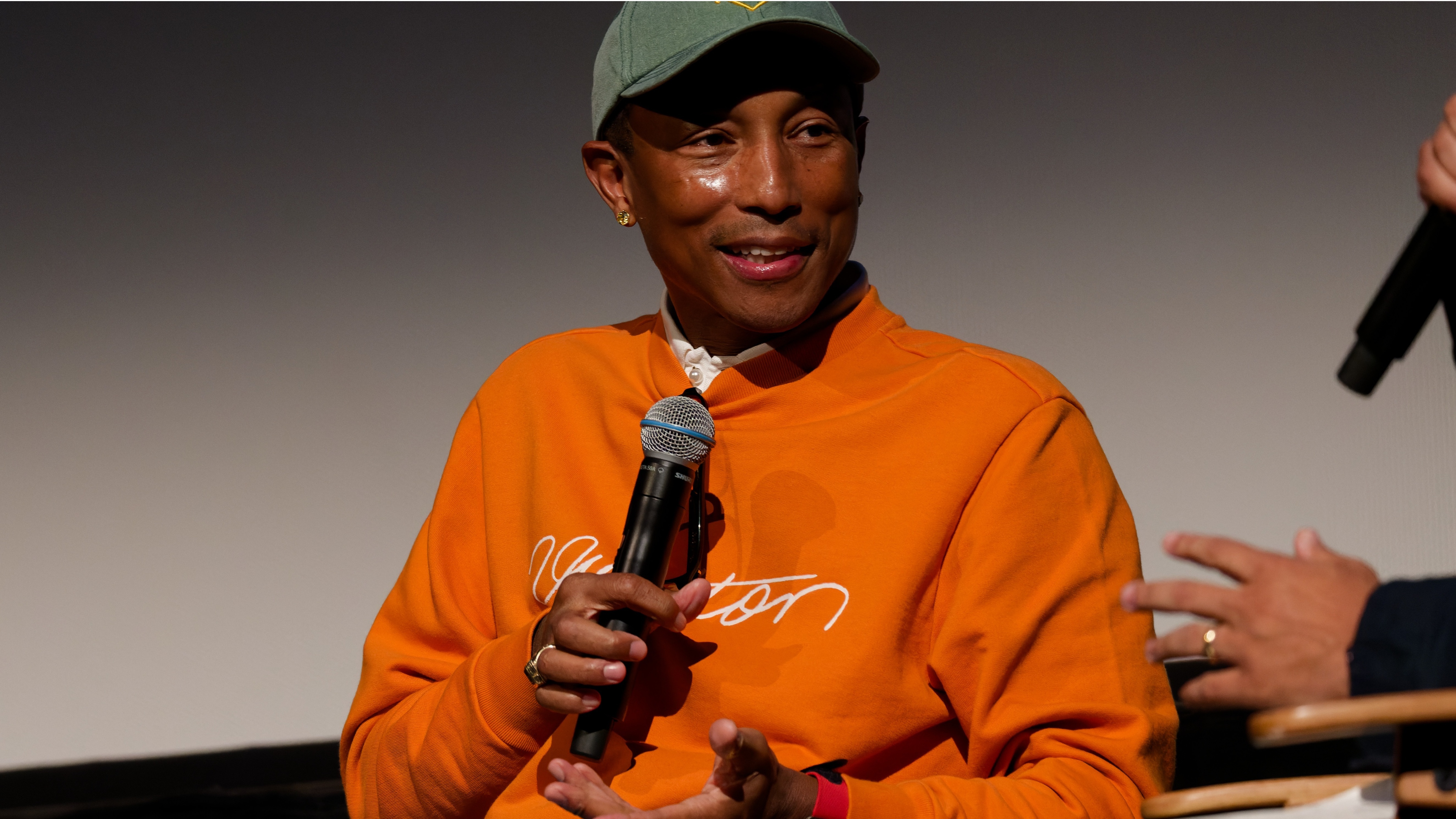 Pharrell wide cropped processed by imagy