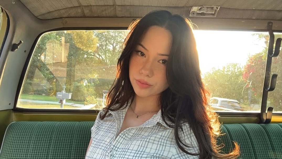 Quarterjade Verified Follow 1080w cropped processed by imagy