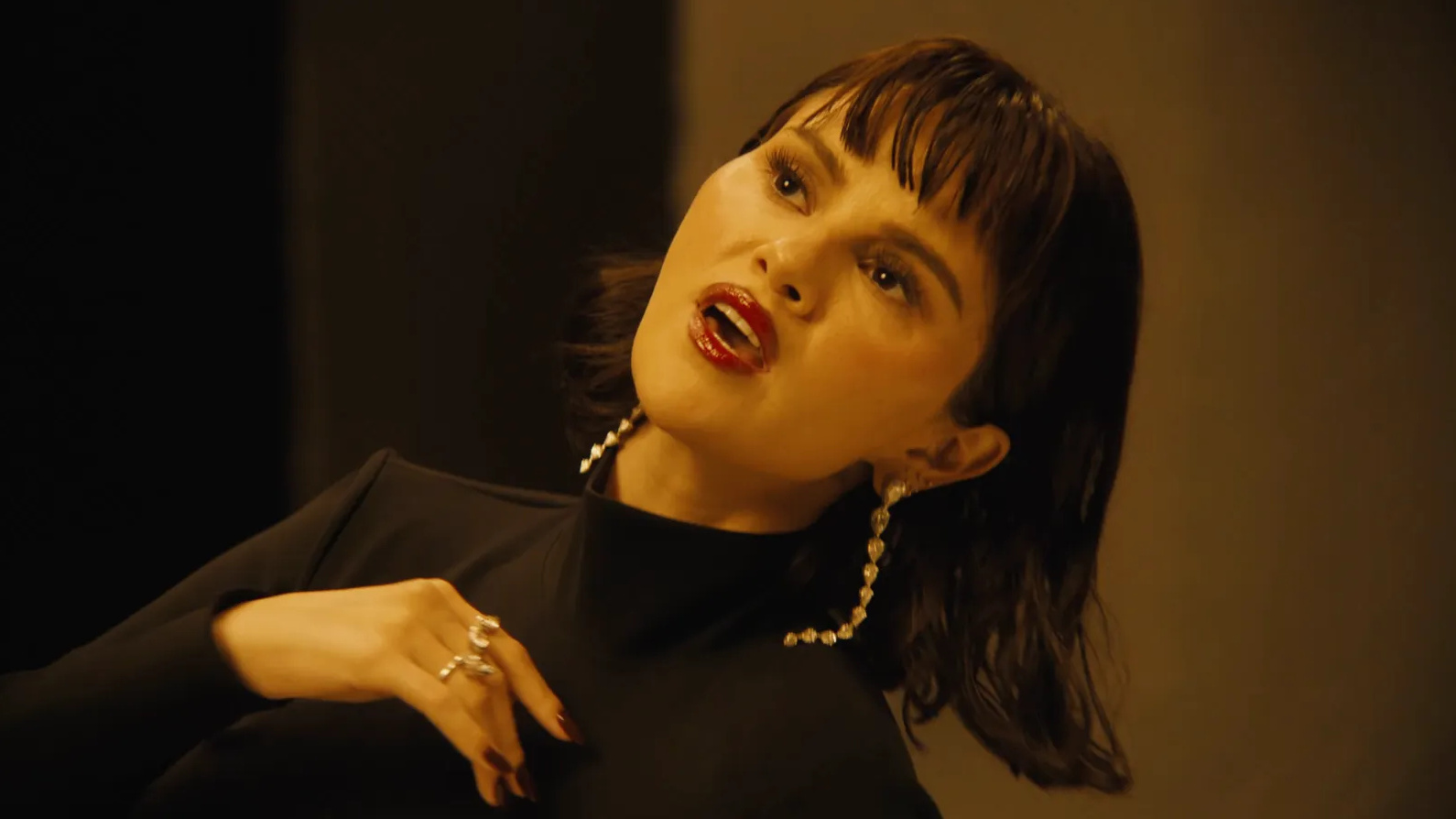 Selena gomez in the dark cropped processed by imagy