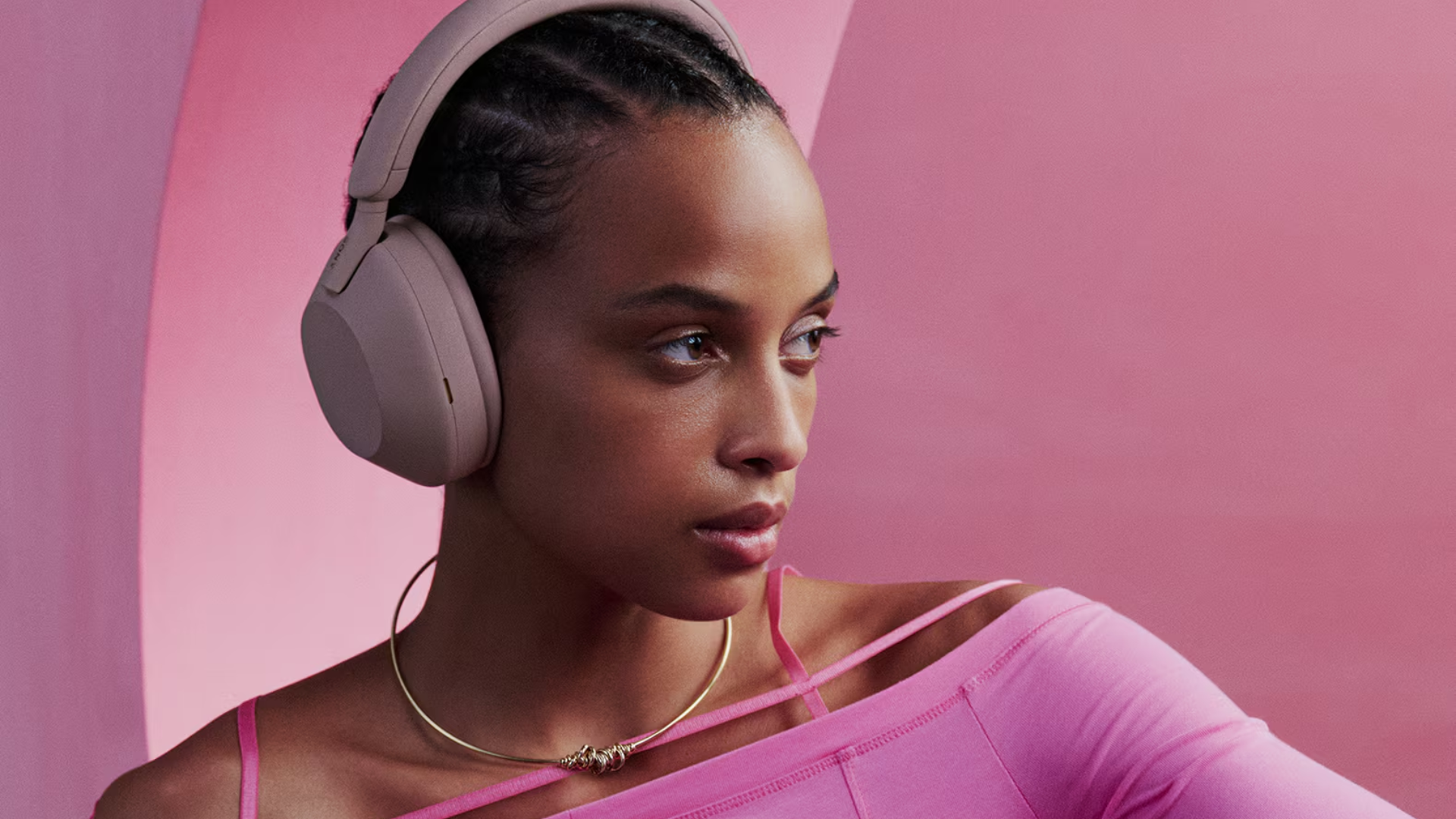 Sony xm5 headphones 1