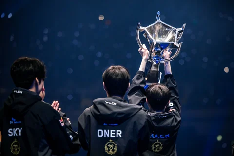 Congrats @faker of @TeamRazer for emerging as the 4x LoL World Champion!  #Worlds2023 #LeagueofLegends