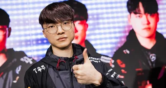 Worlds 2023 semi final faker thumbs up